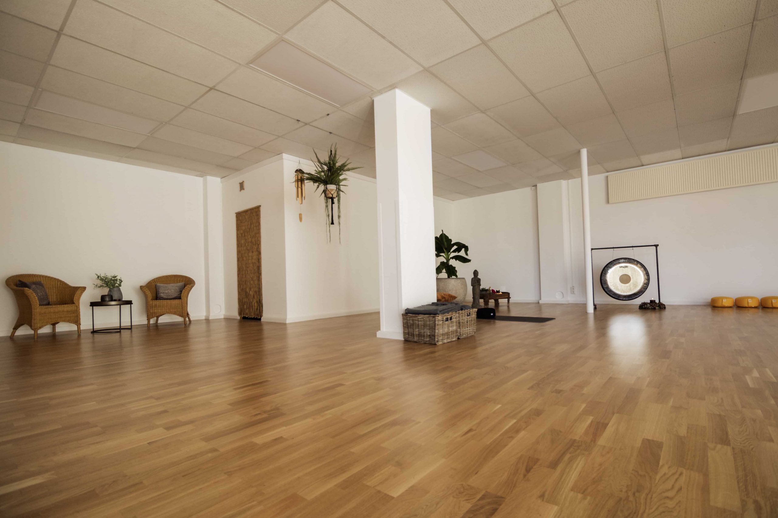 Heller Yogaraum von Yoga Inspirit in Wiesenbach